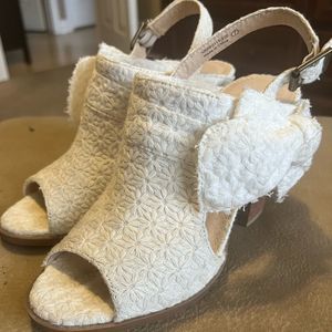 White Floral Lace Sandals with Bow Accent